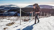 Horští nosiči při zimní verzi závodu Sněžka Sherpa Cup vynesli zásoby vod a kofol od lanovky z Pece na Sněžku na Českou Poštovnu. Vítěz Petr Mazal to zvládl za 72 minut.