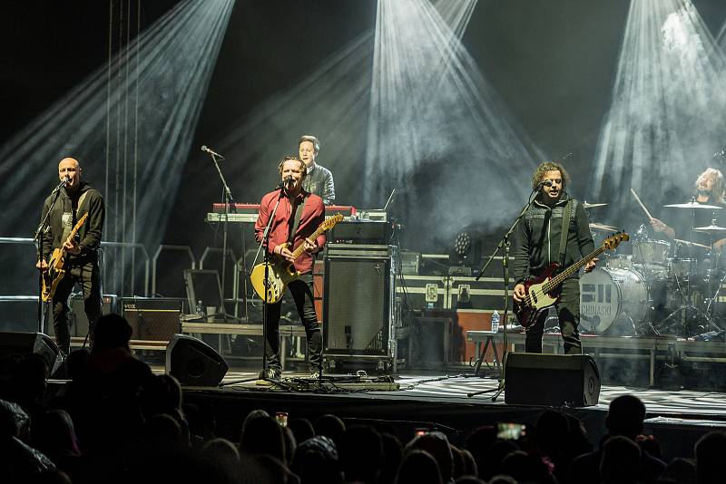 Koncert kapely Chinaski v Trutnově na Bojišti.