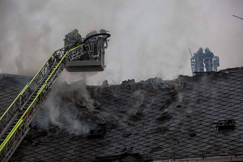 Požár domu na náměstí TGM ve Dvoře Králové nad Labem.