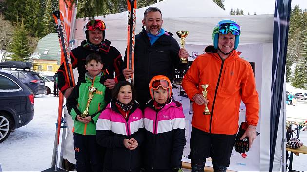 Ze závodů FIS Masters v Peci pod Sněžkou si pochopitelně nejúspěšnější lyžaři odnesli poháry i další hodnotné ceny.