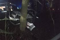 Tragická nehoda v pátek večer v Trutnově skončila smrtí řidiče.