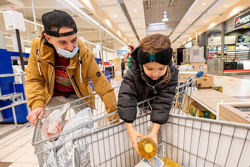 Lidé v Trutnově podpořili Potravinovou sbírku.