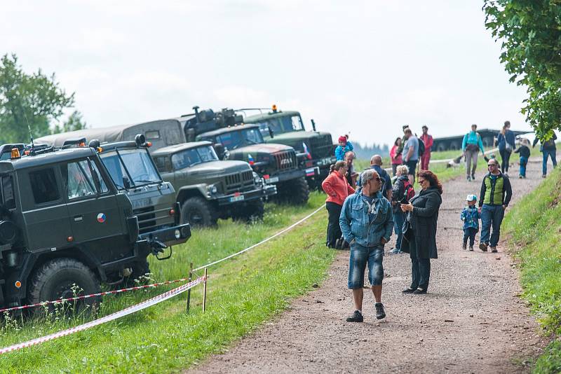 Vojenská vozidla u Stachelbergu.