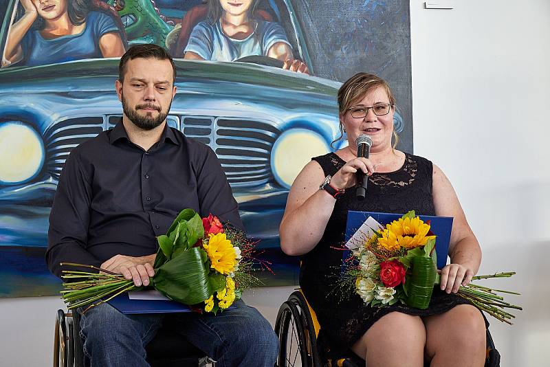 Vedení města Trutnov ocenilo medailisty z paralympijských her v Tokiu Šárku Musilovou a Aleše Kisého.