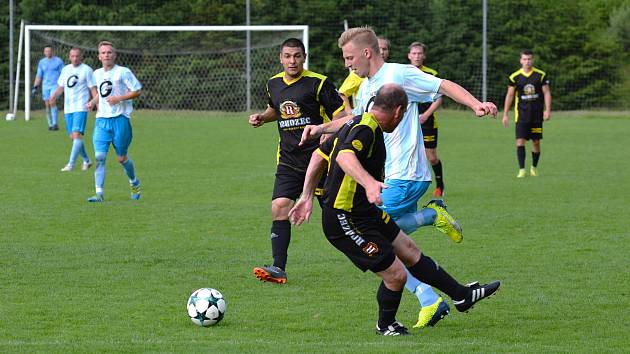 Fotbalisté Košťálova-Libštátu si na domácím hřišti vyšlápli na druhý tým tabulky. Lomnici porazili těsně 2:1.