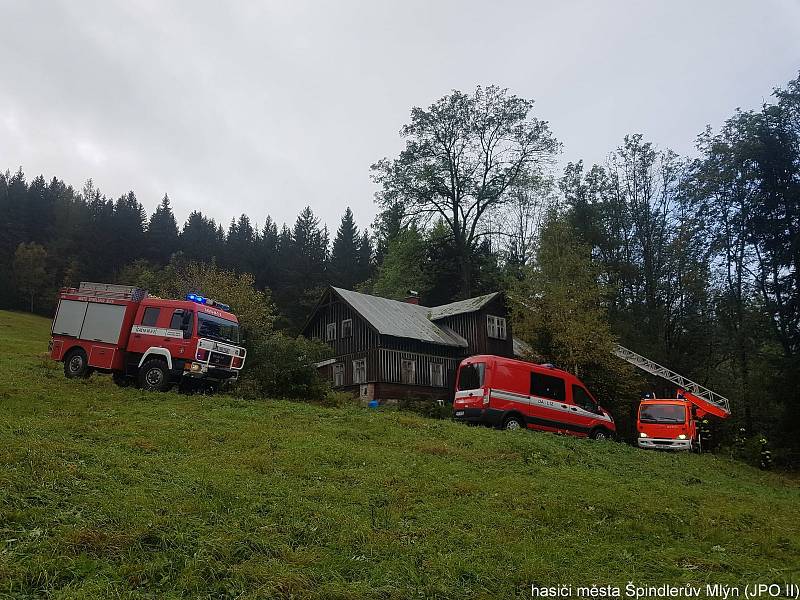 Během 24 hodin špindlerovští hasiči odklidili nebo zlikvidovali ve Špindlerově Mlýně a okolí 29 stromů.