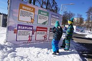 Po celý únor jsou v areálu Na Nivách připravená venkovní stanoviště, kde si děti mohou vyzkoušet různé disciplíny zimních sportů.