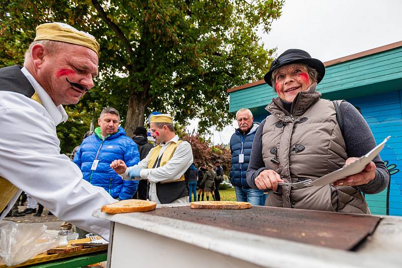 Lidé v Bílé Třemešné si užili Posvícenský průvod.