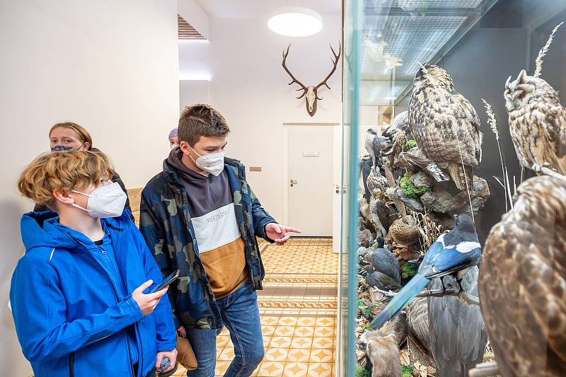 Česká lesnická akademie provedla zájemce areálem školy i budovou školního polesí.