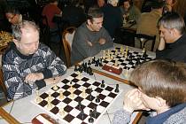 Druhého ročníku turnaje "O pohár Sklípku" se zúčastnilo 22 šachistů převážně z východních Čech.
