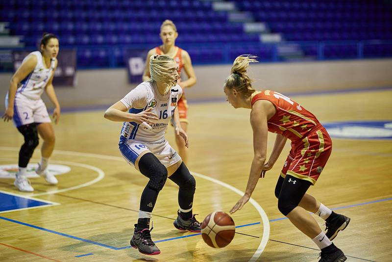 Utkání 7. kola RENOMIA ŽBL basketbalistek: BK Loko Trutnov - BLK Slavia Praha (79:82).