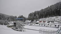 Tady se měl hrát hokej pod širým nebem při Winter Hockey Games. Tribuny a ledová plocha vyrostly ve Špindlerově Mlýně v areálu Svatý Petr.