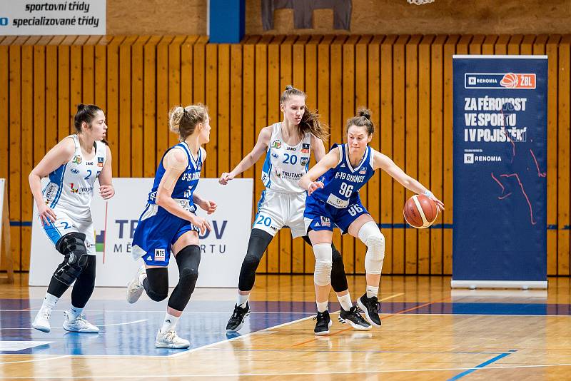 Basketbalistky trutnovské Lokomotivy proti Strakonicím zaznamenaly čtvrtou výhru v soutěži.