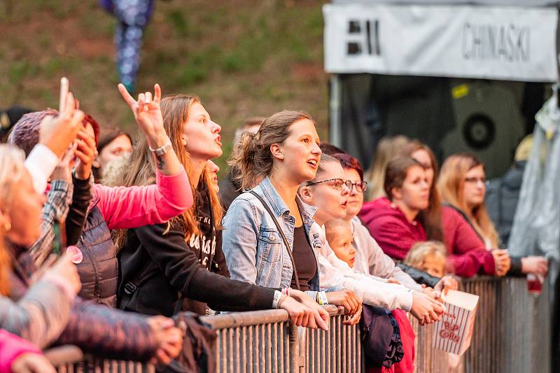 Koncert kapely Chinaski v Trutnově na Bojišti.