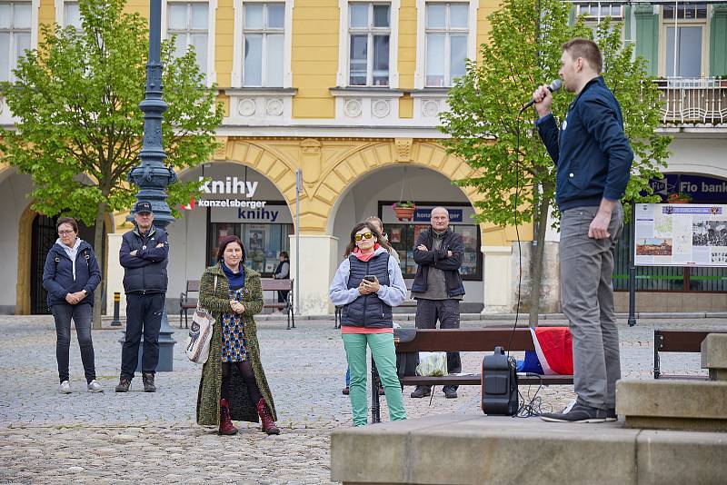 Čtvrteční demonstrace Milionu chvilek pro demokracii v Trutnově.