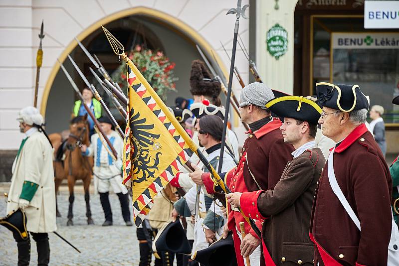 Na Krakonošově náměstí v Trutnově se představily armády rakousko-saská a pruská, které bojovaly v bitvě u Žďáru v roce 1745.