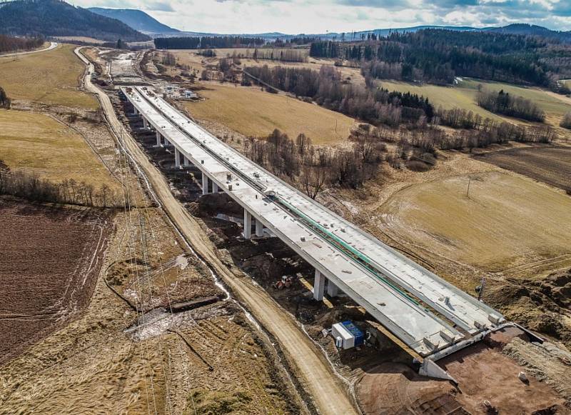 Výstavba polské rychlostní silnice S3 u českých hranic v úseku Kamienna Góra - Lubawka.