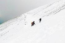 Běžkař spadl z úbočí Sněžky a nemohl zpět