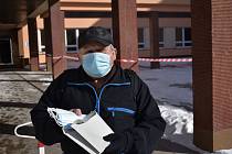 Město Trutnov rozdává lidem v pondělí 15. února zdarma roušky na sedmi distribučních místech. Každý má nárok na pět kusů.
