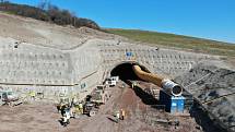 Poláci staví dálniční tunel mezi městy Bolków a Kamienna Góra, který bude dlouhý 2,3 kilometru.