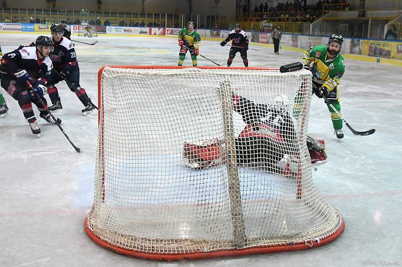 Hokejisté Dvora Králové na vlastním ledě přehráli Nymburk 5:3.