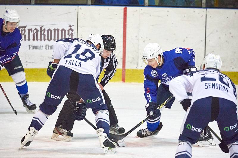 Z duelu 2. hokejové ligy Trutnov - Kolín (1:7).