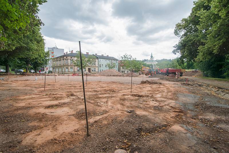 Stavba parkoviště Na Nivách u nové budovy Střediska volného času v Trutnově přinese 81 parkovacích míst.