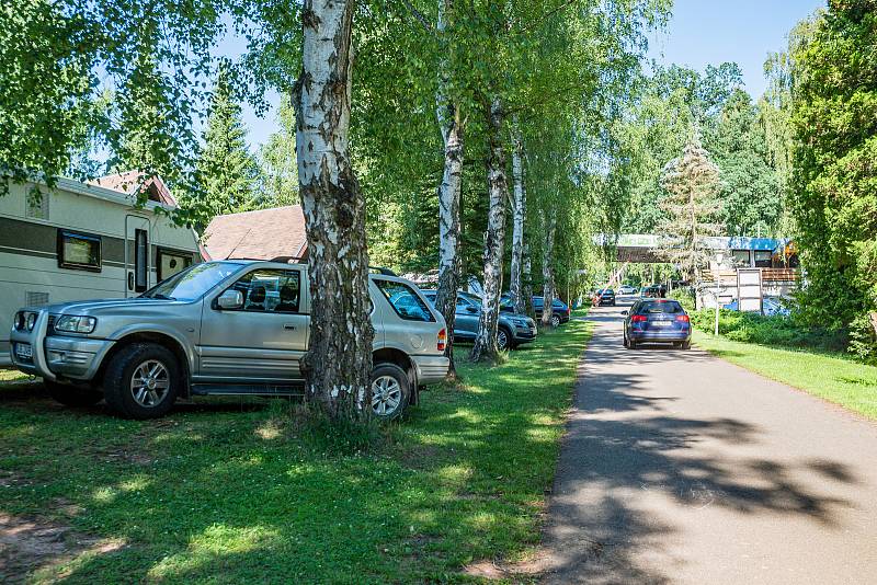 Trutnovský kemp Dolce obsadilo na prodloužený červencový víkend osmdesát stanů a čtyřicet karavanů.