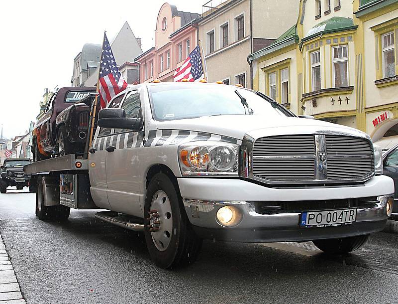 Sraz amerických vozidel a motocyklů ve Vrchlabí.