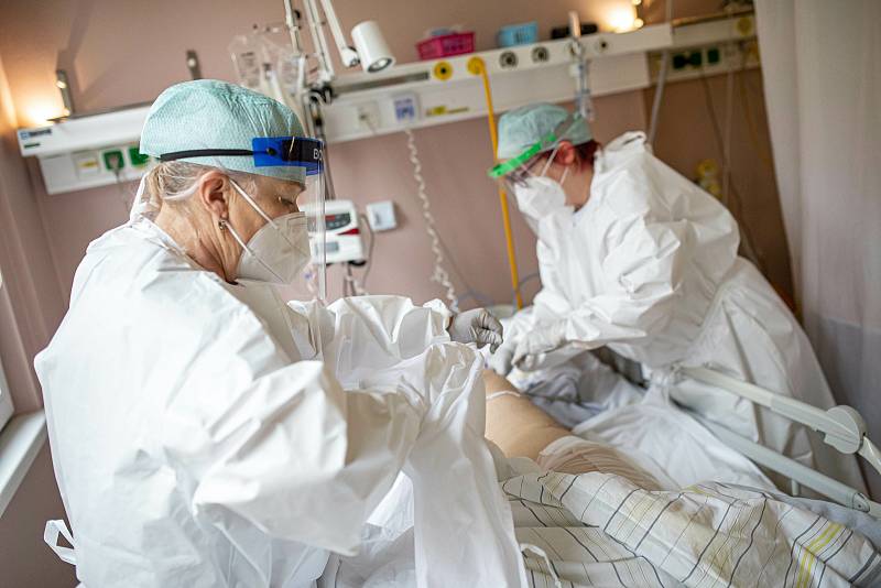Covidové oddělení na jednotce intenzivní péče v Oblastní nemocnici v Trutnově.