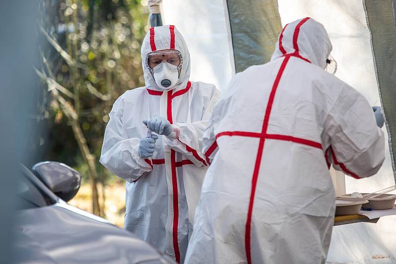 Nemocnice v Trutnově začala odebírat a zpracovávat vzorky s podezřením na koronavirus.