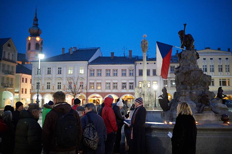 PROTEST PROTI ZDEŇKU ONDRÁČKOVI proběhl dnes (v pondělí) i v "jeho" Město Trutnov.