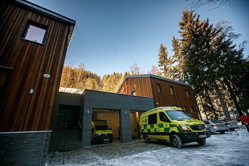 Slavnostní otevření nové stanice zdravotnické záchranky ve východních Krkonoších v Temném Dole.
