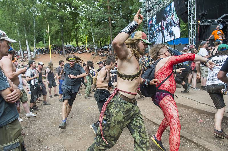 Festival nejtvrdší hudby Obscene Extreme vyvrcholil v Trutnově v areálu letního kina na Bojišti. Byl to 21. ročník.