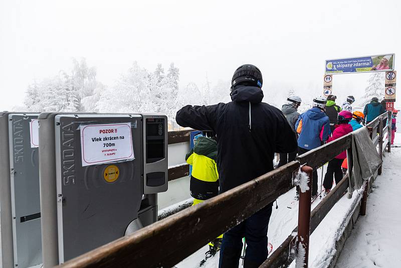 Skiareál Malá Úpa zahájil v sobotu 3. prosince 2022 lyžařskou sezonu.