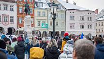 Demonstrace odpůrců protipandemických opatření v Trutnově na Krakonošově náměstí v neděli 23. ledna.