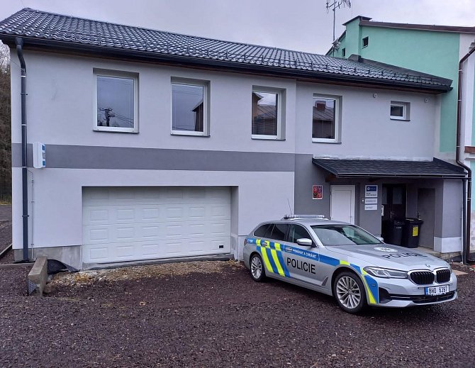 Oddělení dálniční policie má nové sídlo v Kocbeřích v budově bývalého motorestu.