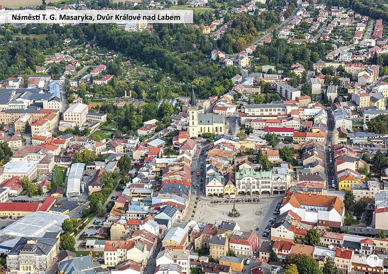 Náměstí TGM ve Dvoře Králové nad Labem na leteckém snímku.