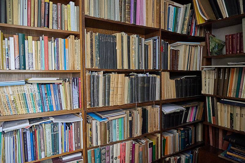 Muzeum Podkrkonoší v Trutnově získalo tisíce knih po zesnulém profesorovi Vladimíru Wolfovi.