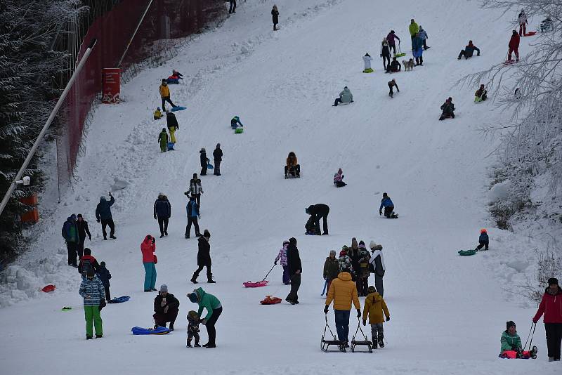 Ve Špindlerově Mlýně u dolní stanice lanovky na Medvědín bylo v sobotu hodně lidí.