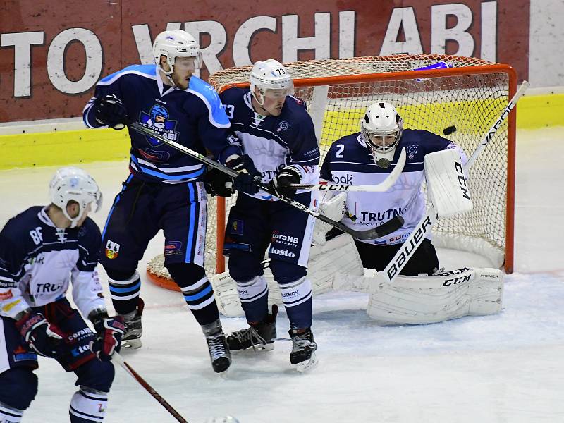 Vrchlabští hokejisté v okresním derby nedali Trutnovu žádnou šanci.