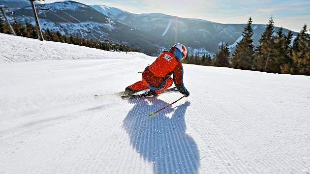 Lyžaři můžou nakupovat skipasy ve Špindlerově Mlýně za 290 korun.