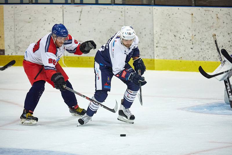 Hokejový duel 2. ligy Trutnov - Letňany (3:2).