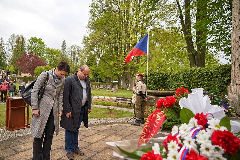 Letošní připomínka výročí konce 2. světové války na městském hřbitově v Trutnově.