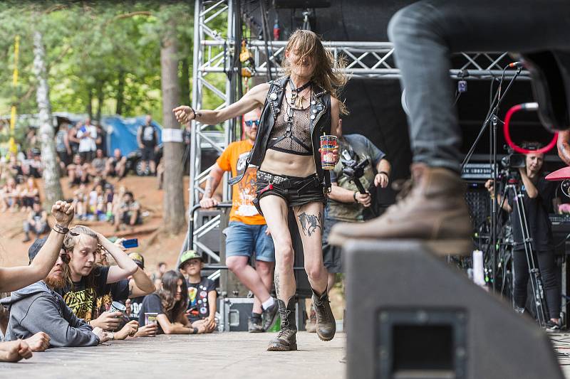 Festival nejtvrdší hudby Obscene Extreme vyvrcholil v Trutnově v areálu letního kina na Bojišti. Byl to 21. ročník.