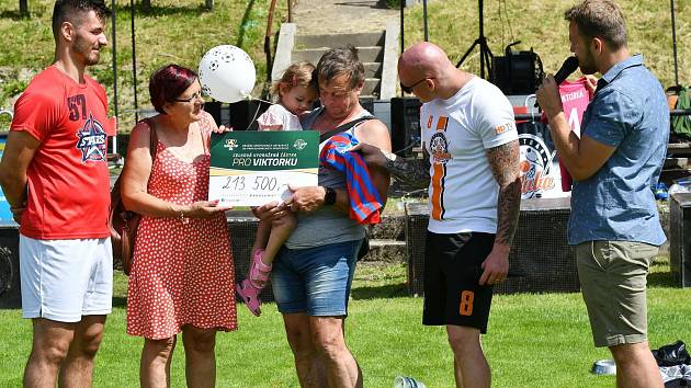 Při Dubina cupu se podařilo získat 213 500 korun pro malou Viktorku, která nedávno přišla o oba rodiče při dopravní nehodě u Černožic.