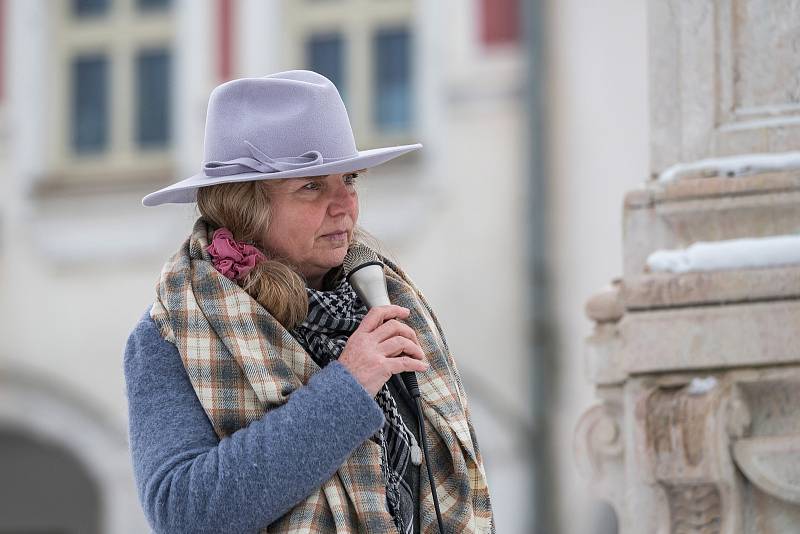 Demonstrace odpůrců protipandemických opatření v Trutnově na Krakonošově náměstí v neděli 23. ledna.