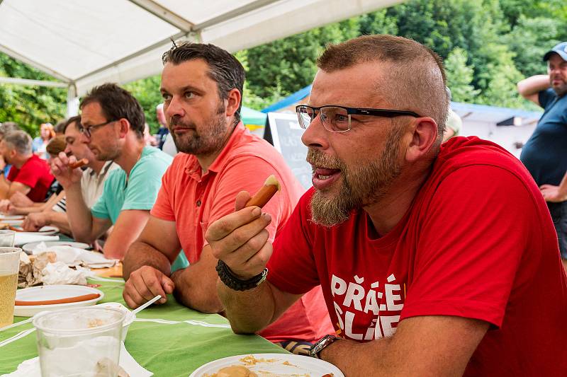 Desátého ročníku Párkyády v Petříkovicích u Trutnova se zúčastnil rekordní počet 35 účastníků.