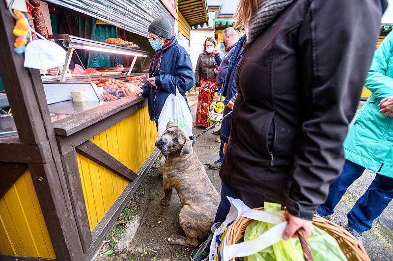 Lidé mohli v sobotu konečně vyrazit na farmářské trhy v Poříčí.