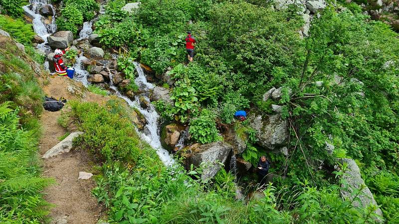 Horská služba Krkonoše měla během pondělí a úterý plno práce, v okolí Špindlerova Mlýna zasahovala u pěti případů.